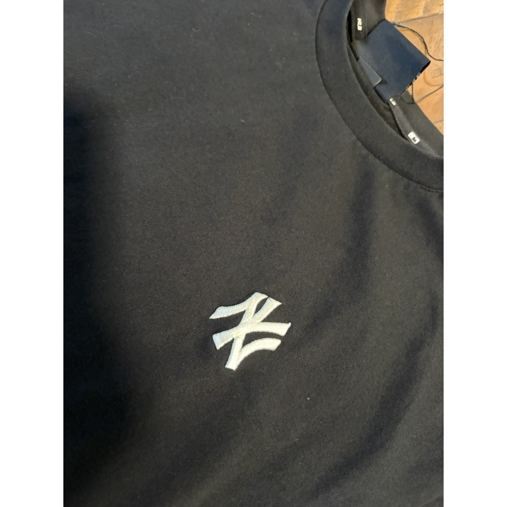 NY Yankees MLB Korea Lucky Pig Collection Shirt 2019 Year Of The Pig Sz Small - Picture 3 of 12